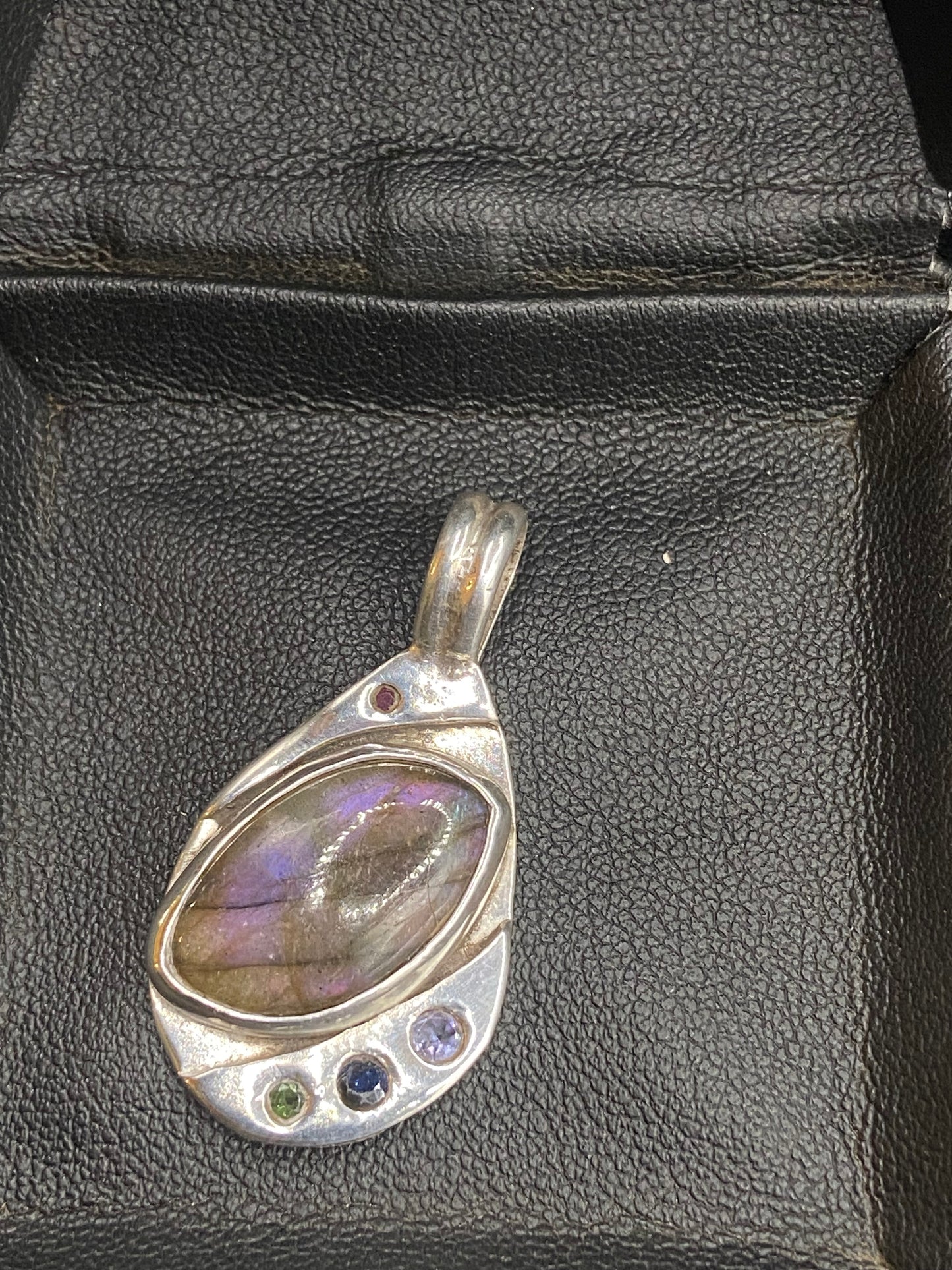 Juicy labradorite drop pendant