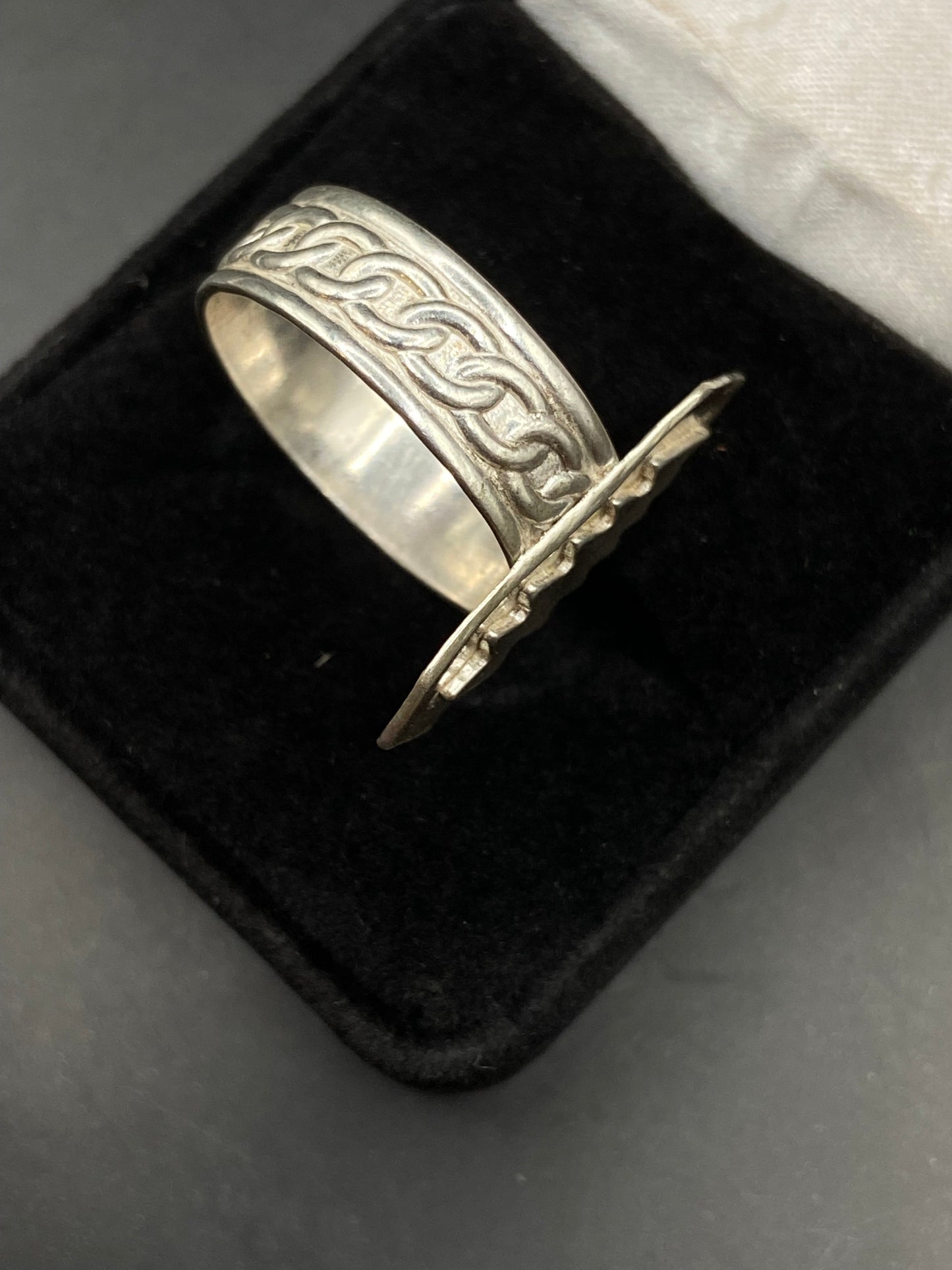 Men’s bolt ring