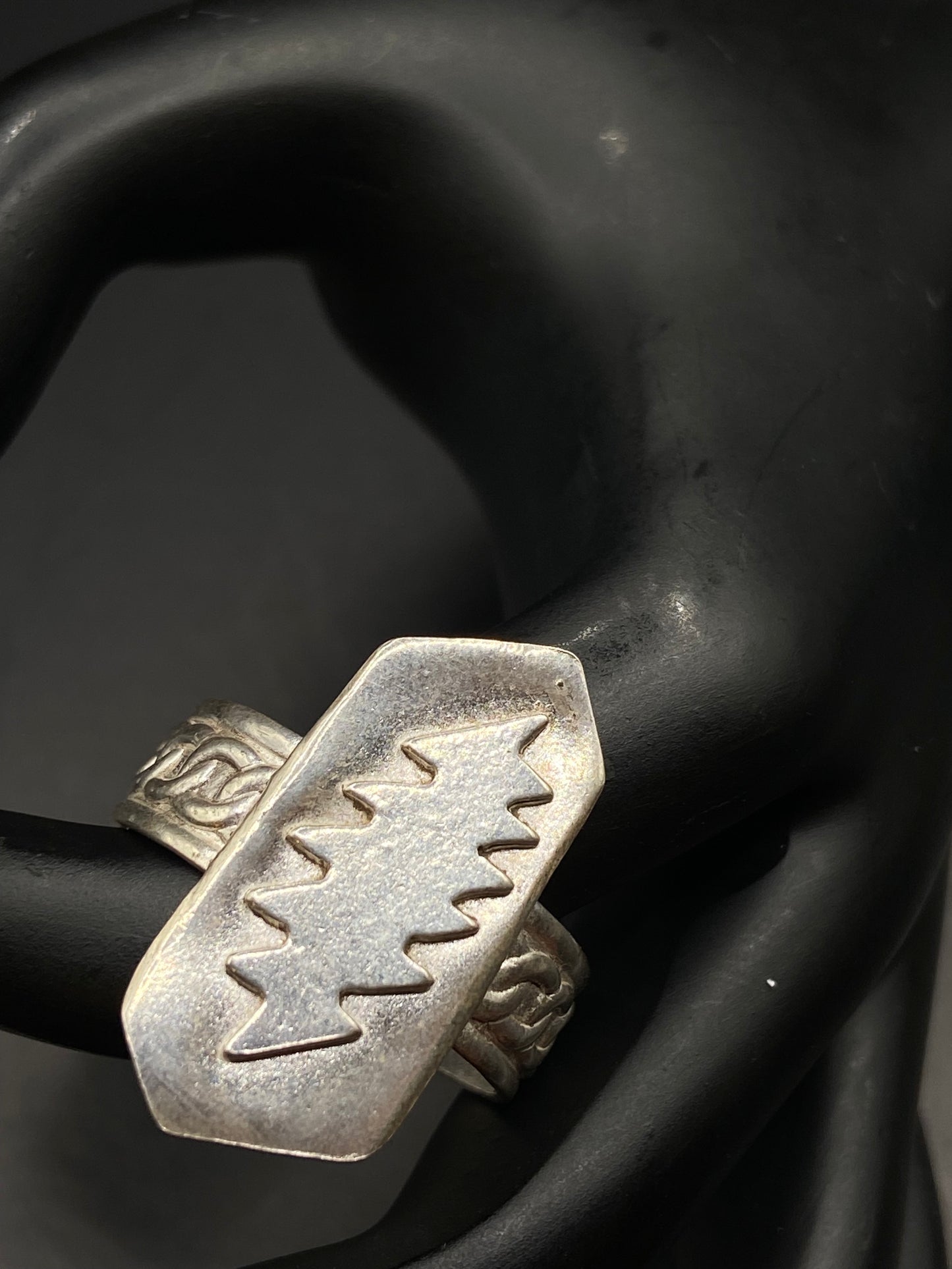 Men’s bolt ring