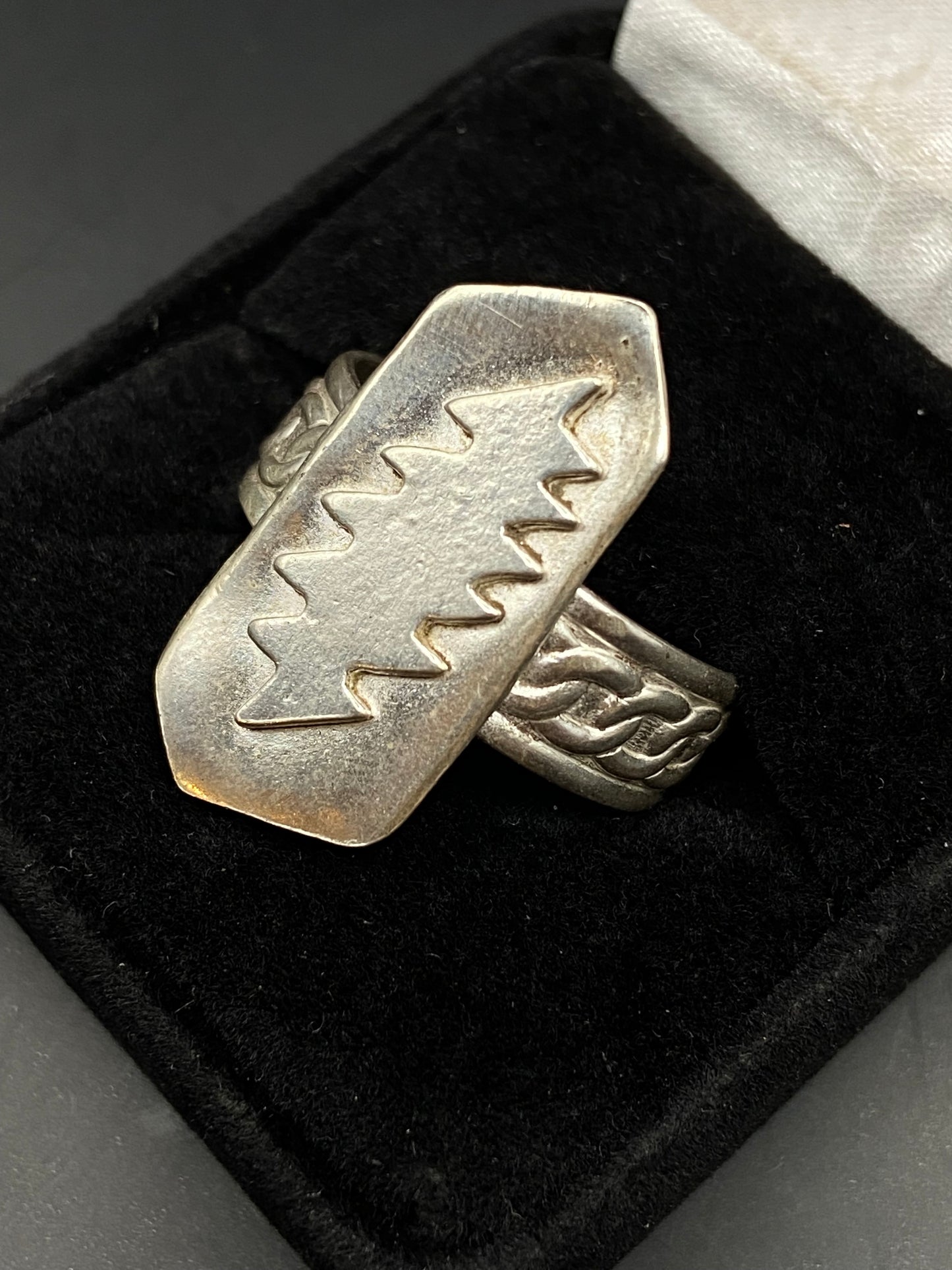 Men’s bolt ring