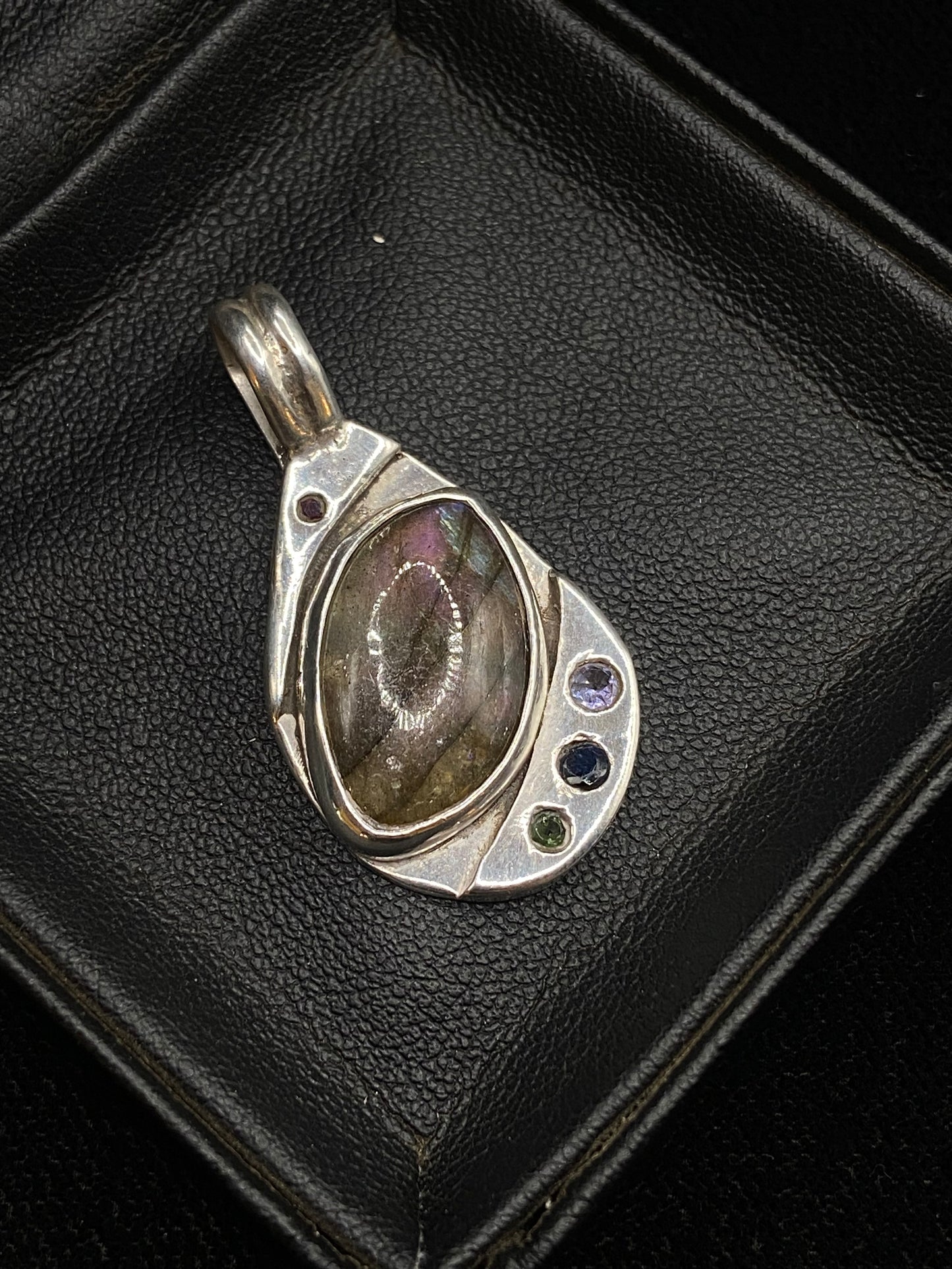 Juicy labradorite drop pendant