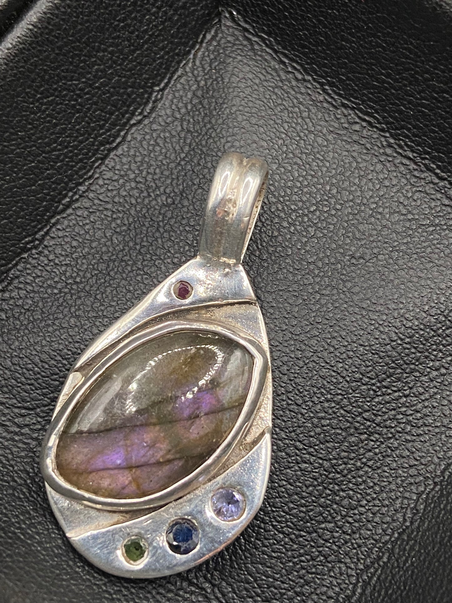 Juicy labradorite drop pendant