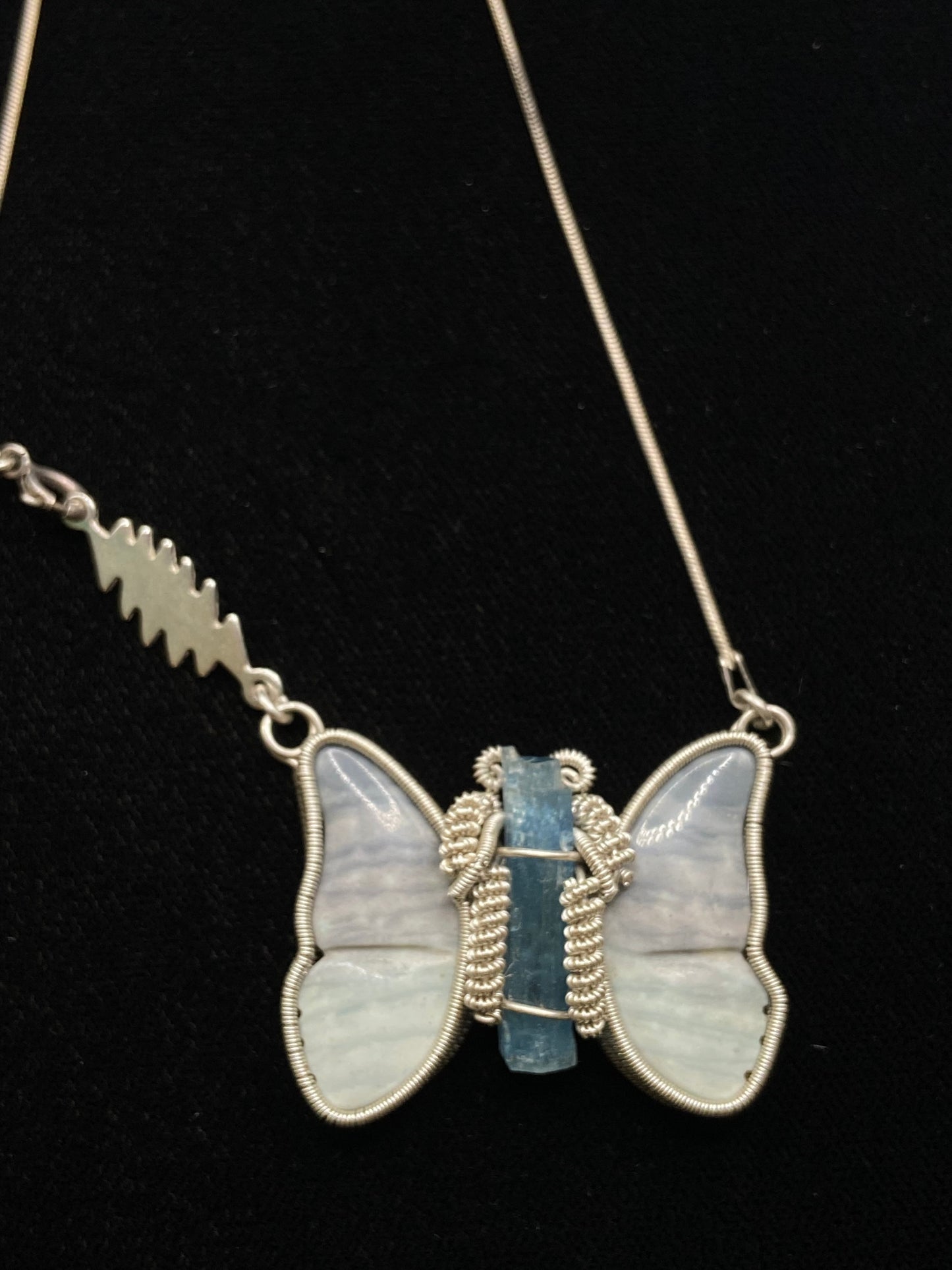 Butterfly wire wrap