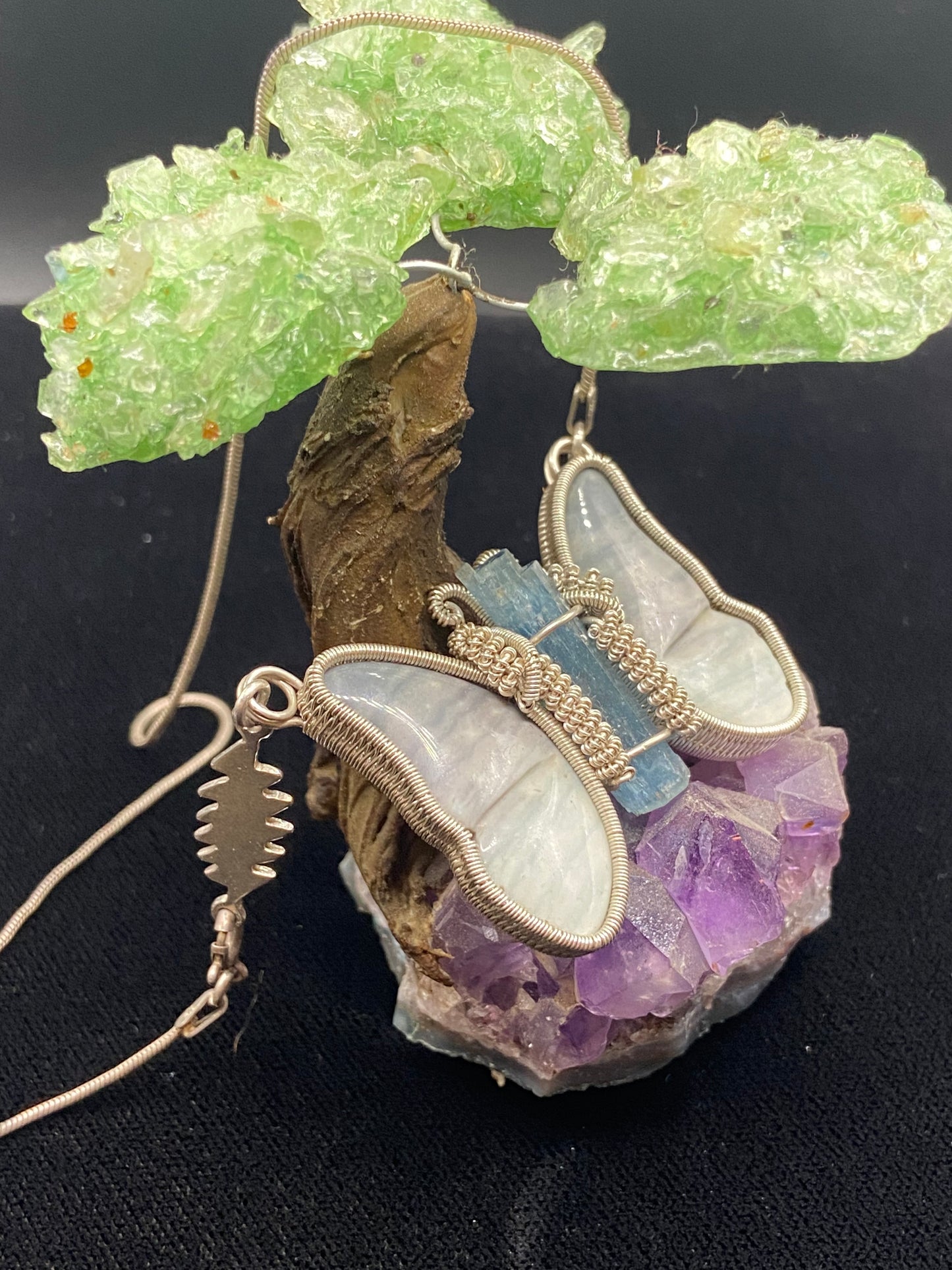 Butterfly wire wrap