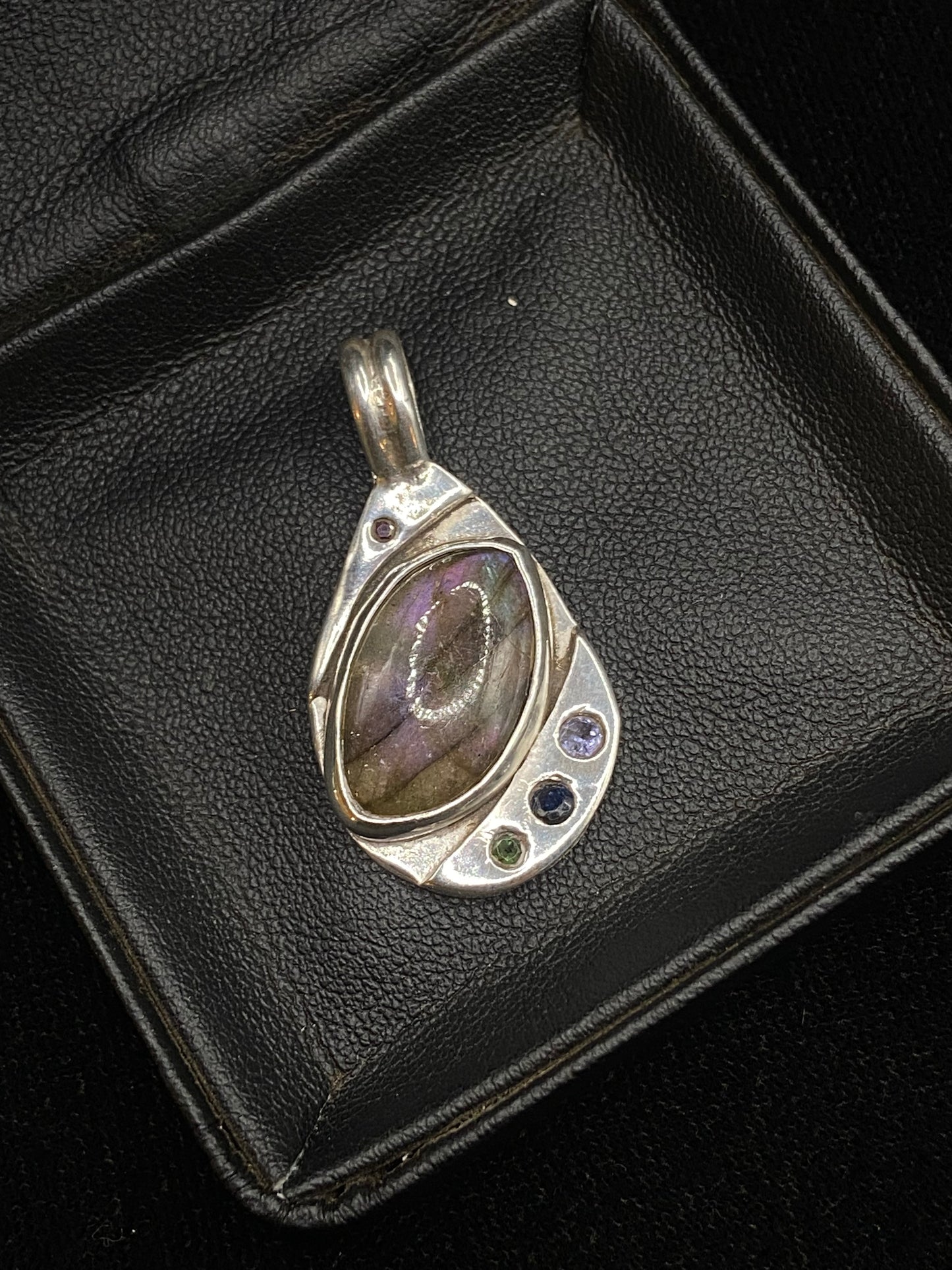 Juicy labradorite drop pendant