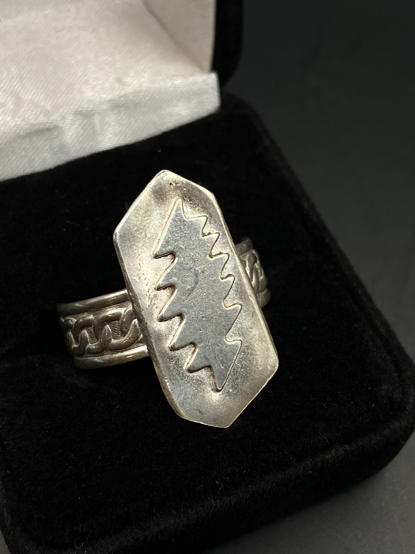 Men’s bolt ring