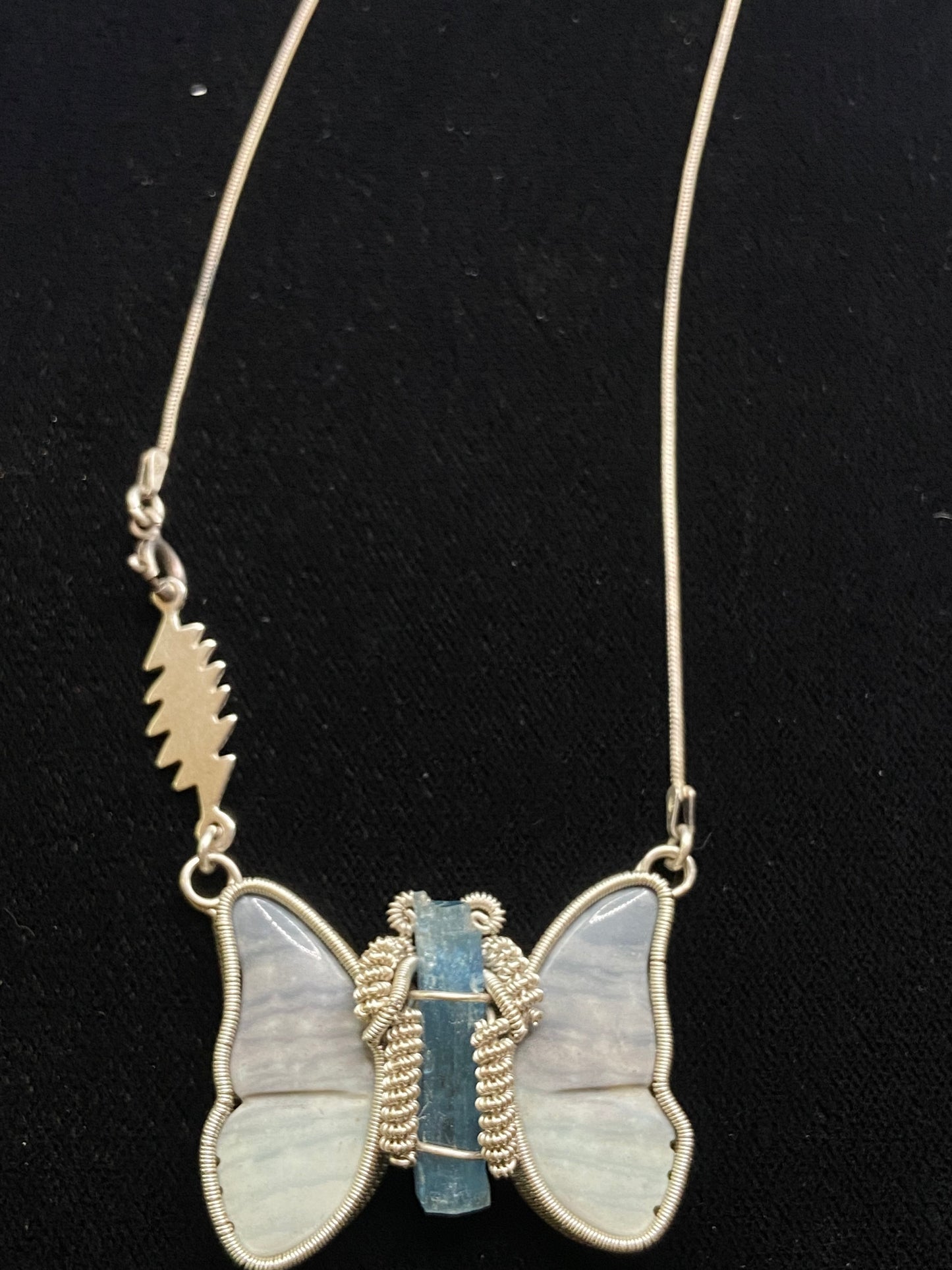 Butterfly wire wrap